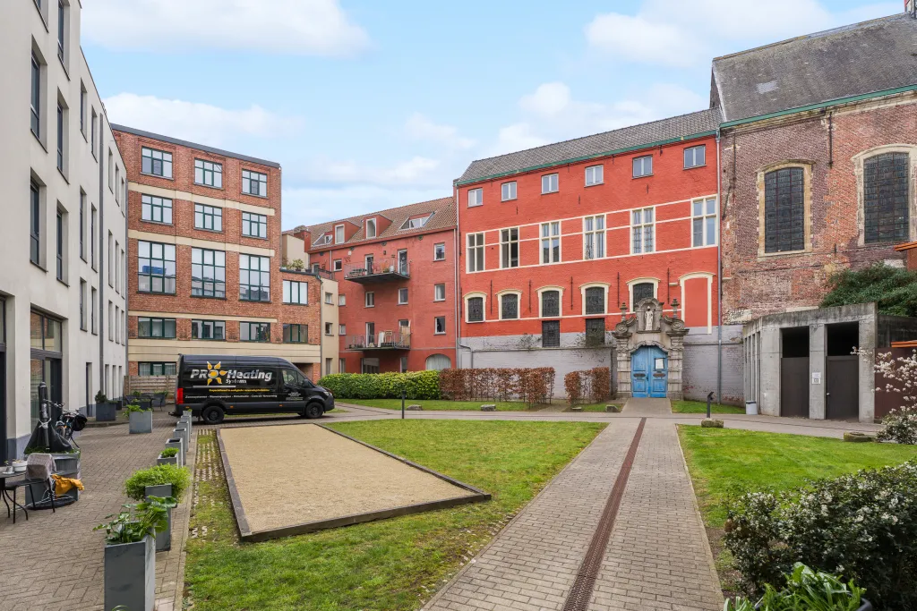 _Gent---Sint-Michielsstraat-13-bus-304-13.jpg