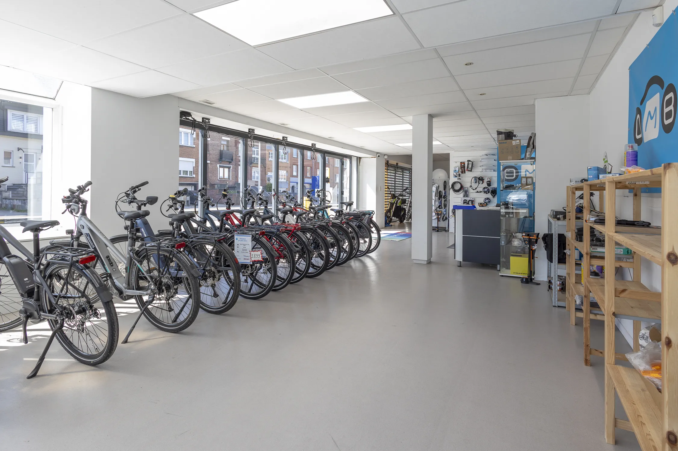 Ninoofsesteenweg-195-Dilbeek-(Fietsenwinkel-O&B)-18.JPG