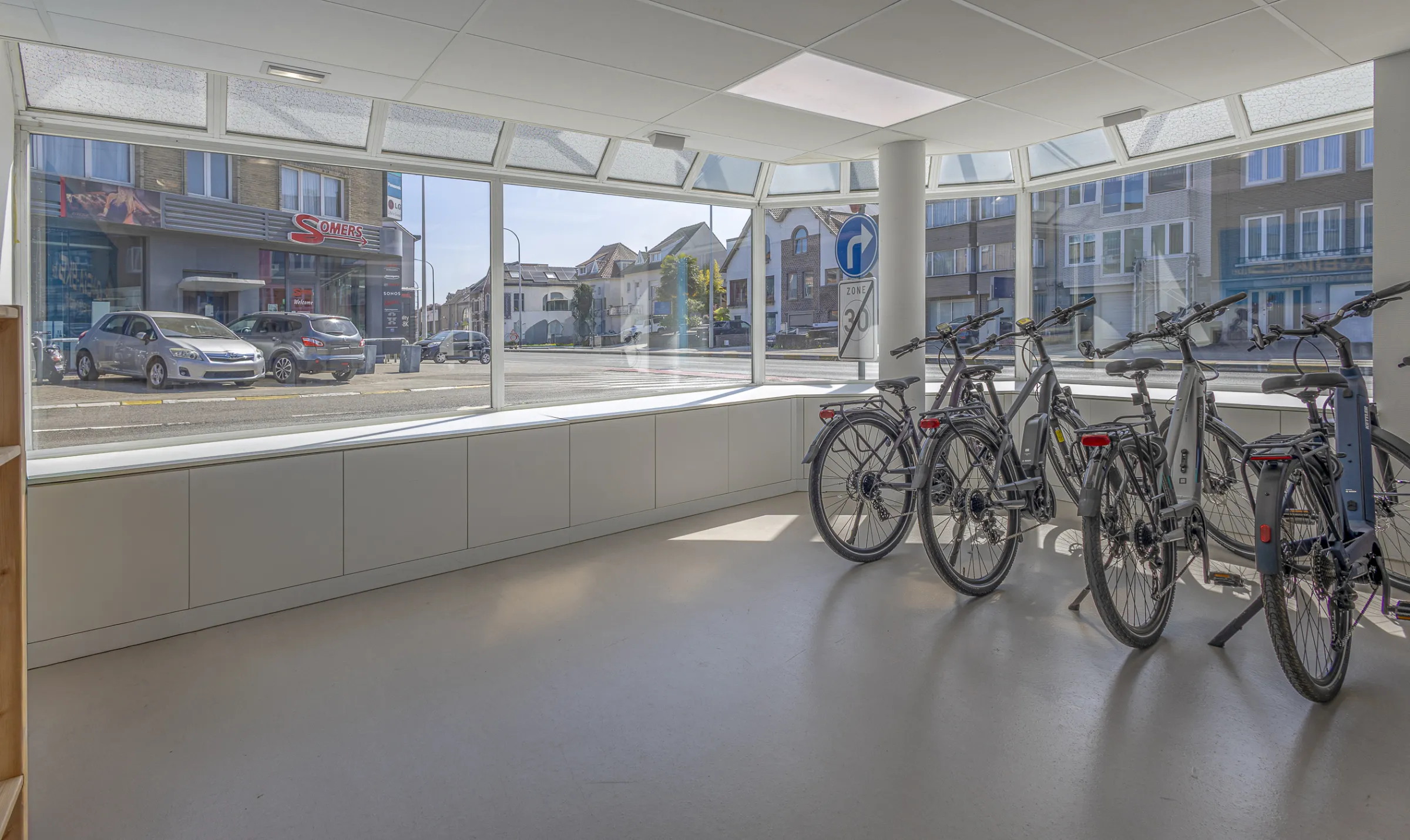 Ninoofsesteenweg-195-Dilbeek-(Fietsenwinkel-O&B)-17.JPG