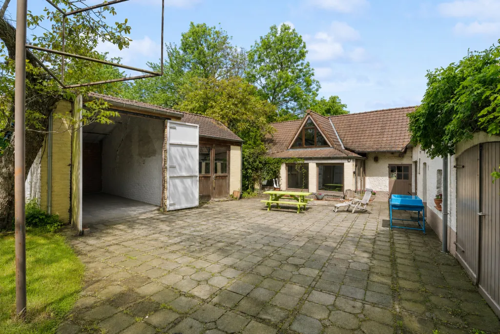 Garage-1.jpg